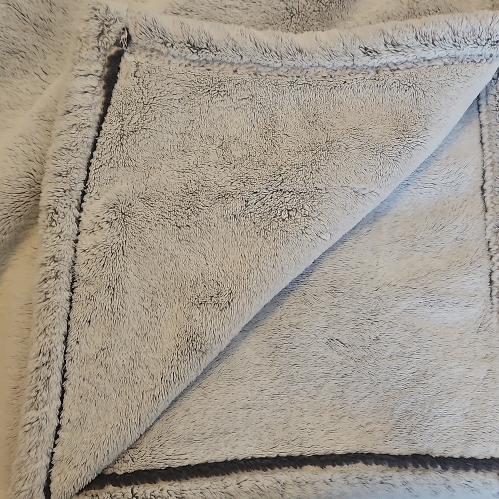 2 Plush Baby Blankets- Light Blue And Gray - Picture 3 of 4